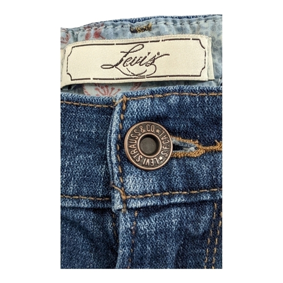 Levi's | Rolled Hem Cropped Jean | Size 10 - 32 waist EUC - Picture 3 of 5